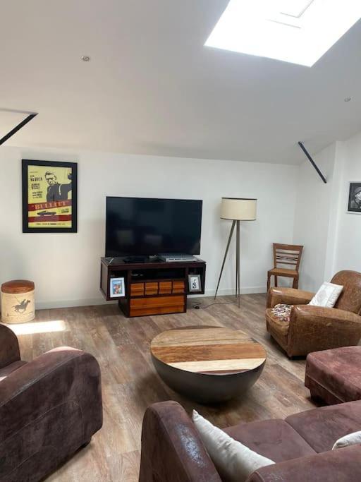 לאבאל Loft Proche Centre Ville Hotes Habitant A L Etage מראה חיצוני תמונה